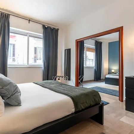 Fourooms - Principe Amedeo 3* Барі